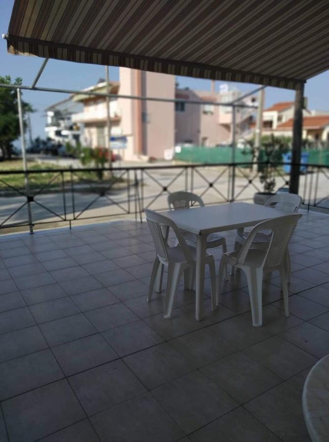 Ammos Apartments Nea Karvali Exteriör bild